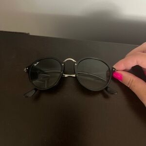 Ray-Ban Black Round Sunglasses with Silver Bridge